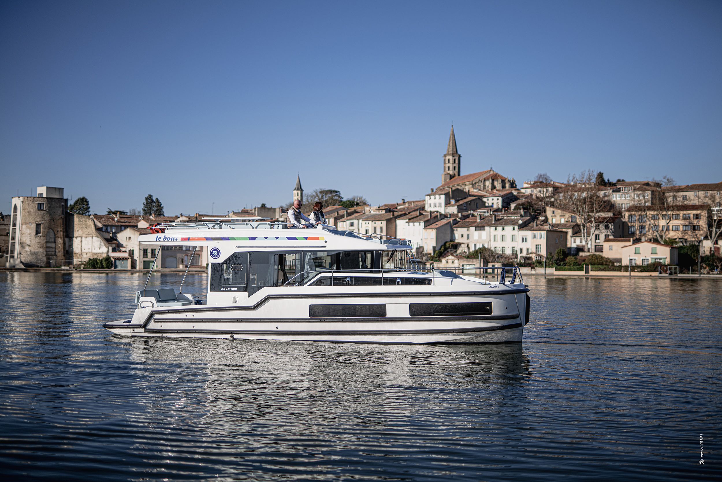Le Boat - Hausbooturlaub für zwei Personen auf einem Hausboot vom Typ "Liberty"4-tägigen Aufenthalt in Frankreich
