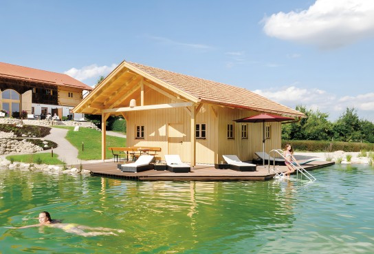 Linda Apotheken - 1 von 8 Gutscheinen für einen Blauer Gockel Ferienhof-Urlaub im Wert von jeweils 1.000 €