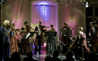 Mainlike - 1x 2 Karten für „Vier Jahreszeiten – Ein zeitloser Klassiker von Antonio Vivaldi„! SO 20.07.2025 um 19:00 auf der Seebühne in Bad Staffelstein