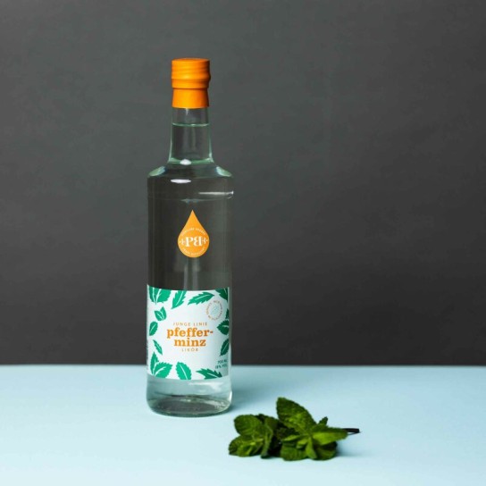 nordische Esskultur - 5 x zwei 0,7 ml Flaschen Limoncello & Pfefferminzliköre von Piekfeine Brände