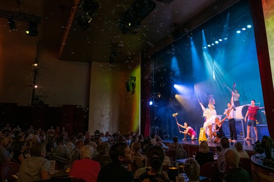 Ruhrpottkids - 3 x 1 Familientisch für jeweils 6 Personen in den NRW-Sommerferien für das GOP Varieté-Theater in der Essener City