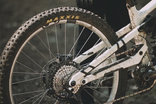 Velomotion - 2x Laufradsätze Die brandneuen Crankbrothers Synthesis Alloy 2.0 in der silbernen Lackierung