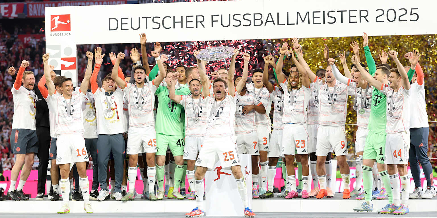 FC Bayern - signiertes FC Bayern Home Trikot