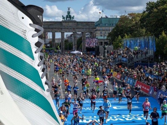 laufen.de - Freistart für den BMW Berlin-Marathon 2025 plus Top-Adidas-Laufschuh