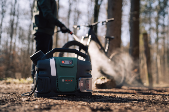 Magura - 2x Bosch Fontus 18V-6 Bike Cleaner mobile Druckreiniger, 2x MAGURA Emailletasse highfivemtns, 2x MAGURA Badetuch highfivemtns