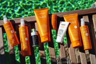 Marie Claire Verlag - 10x La Biosthétique „Soleil”-After-Sun Produktsets : Jedes besteht aus einer „After Sun Hydrating Hair Mask” (50 ml) und einem „After Sun Hair & Body Shampoo” (100 ml)