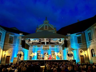 myheimat.de - je 10 x 2 Freikarten für die Sommerkonzerte mit den Residenz-Solisten am 27. Juli 2025 und am 04. August 2025 im Brunnenhof in München