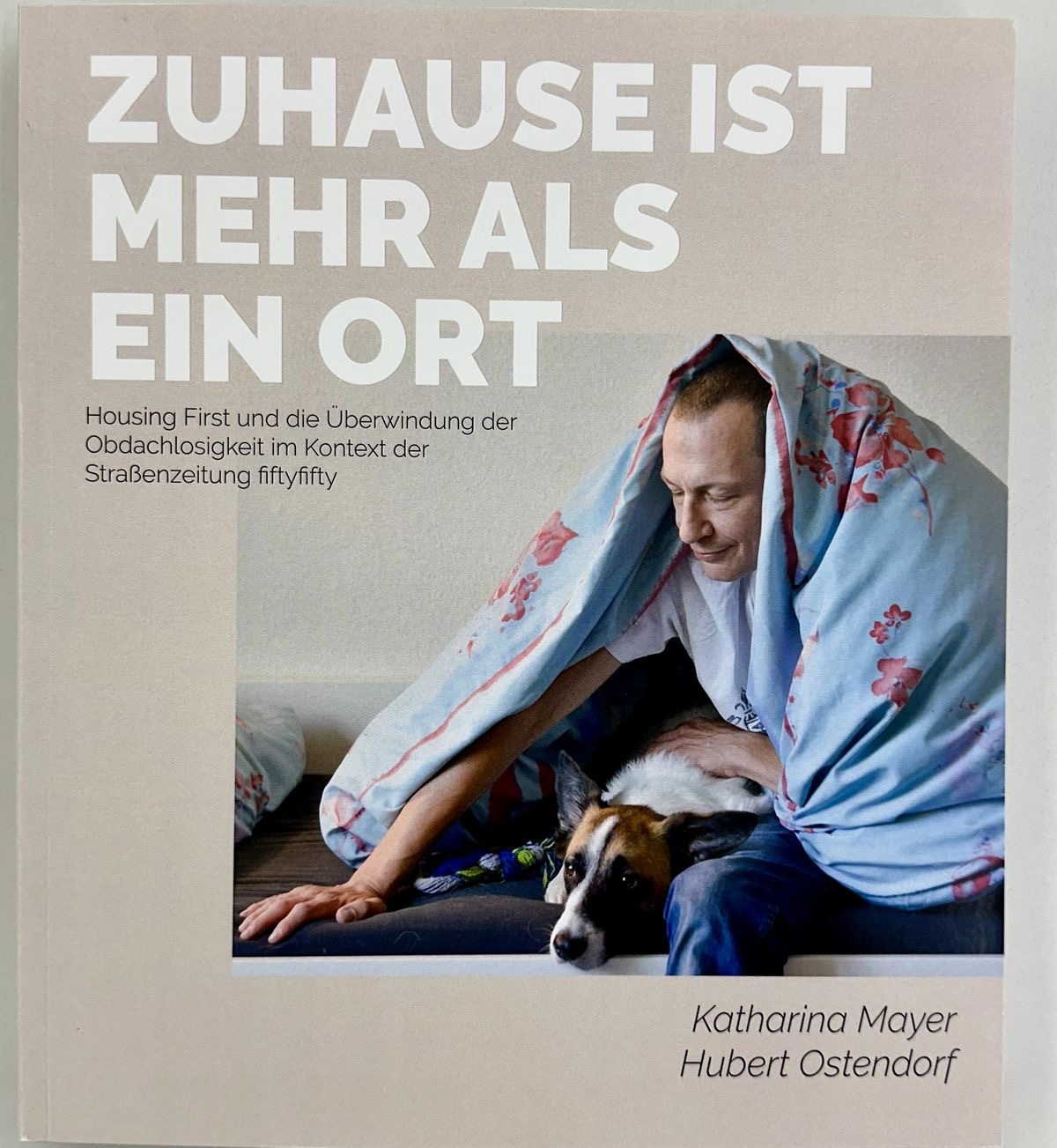 SWD - 20 Exemplare des Bildbands „Zuhause ist mehr als ein Ort“ von Kunstprofessorin Katharina Mayer und Hubert Ostendorf