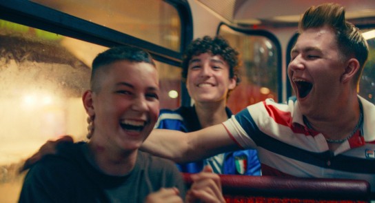 Tip Berlin - 2×2 Tickets für den Film „Sonne und Beton“ am 14.8. im Freiluftkino Insel