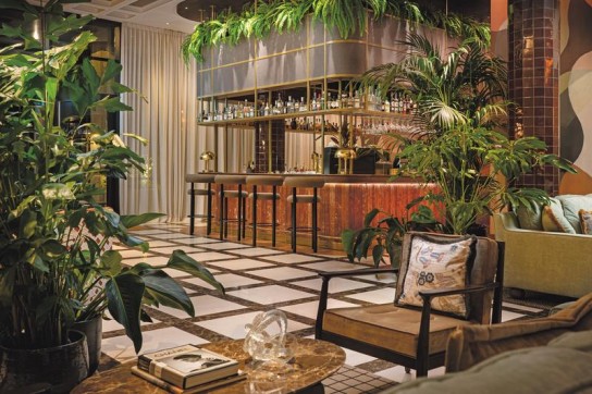 ZEIT.de - Zwei Übernachtungen im Brunfels Hotel, Mainz, ein Outdoorsessel 