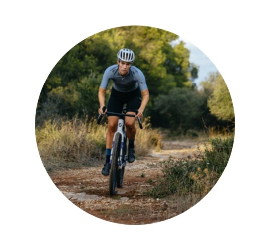 Bike Film Tour - UVEX: Rennradhelm (surge aero MIPS) und Sportsonnenbrille (pace stage CV), ORTLIEB: Seat-Pack 11L, SCHWALBE: Gutschein für eine Satz Reifen nach Wahl, SUNLIGHT: Base Cap