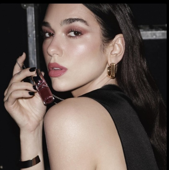 L'Oréal - 10 x ein Yves Saint Laurent Produktpaket bestehend aus Clutch + Make up nach gewähltem Typ; 1: Brauenstift, Lipgloss, Puder; 2: Mascara, Lipgloss; 3: Mascara, Lippenstift