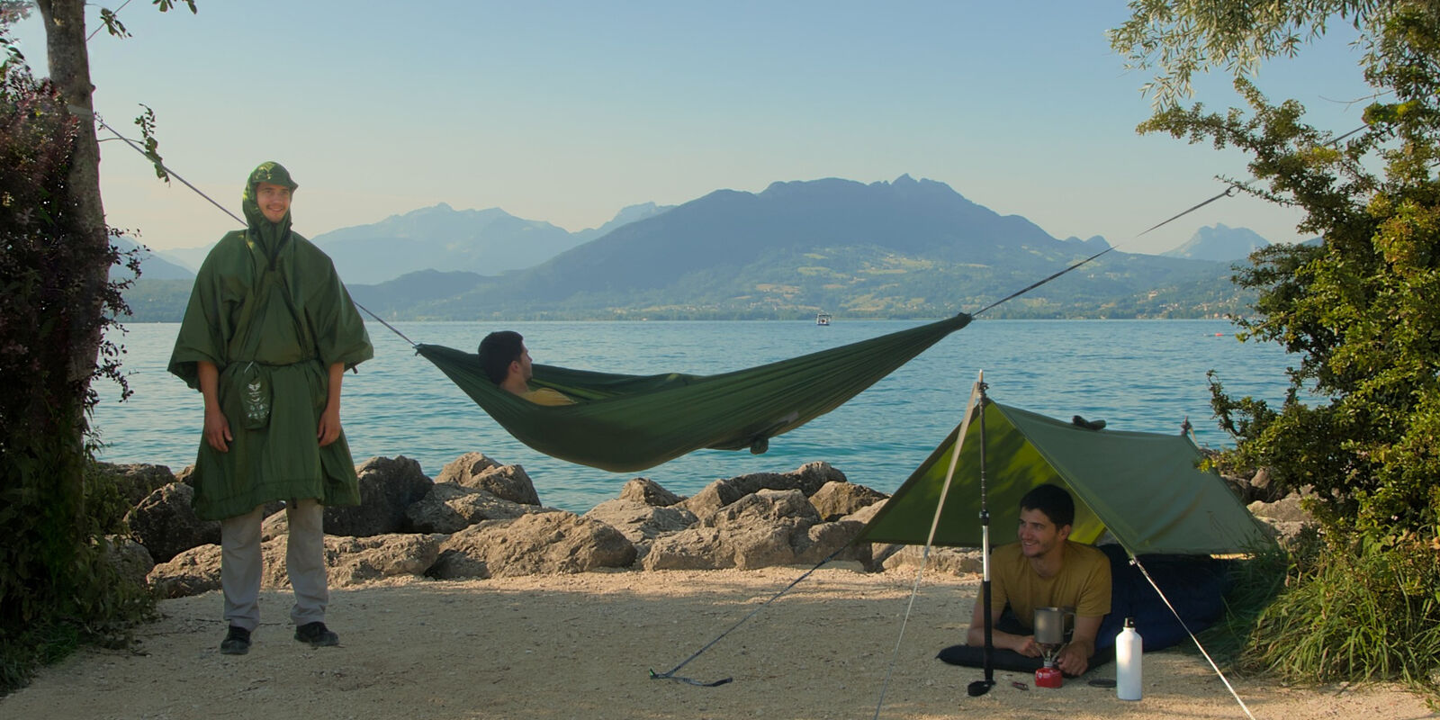 Bergfex - 3x jeweils ein Cape 3-in-1 – Poncho, Hängematte und Plane in einem