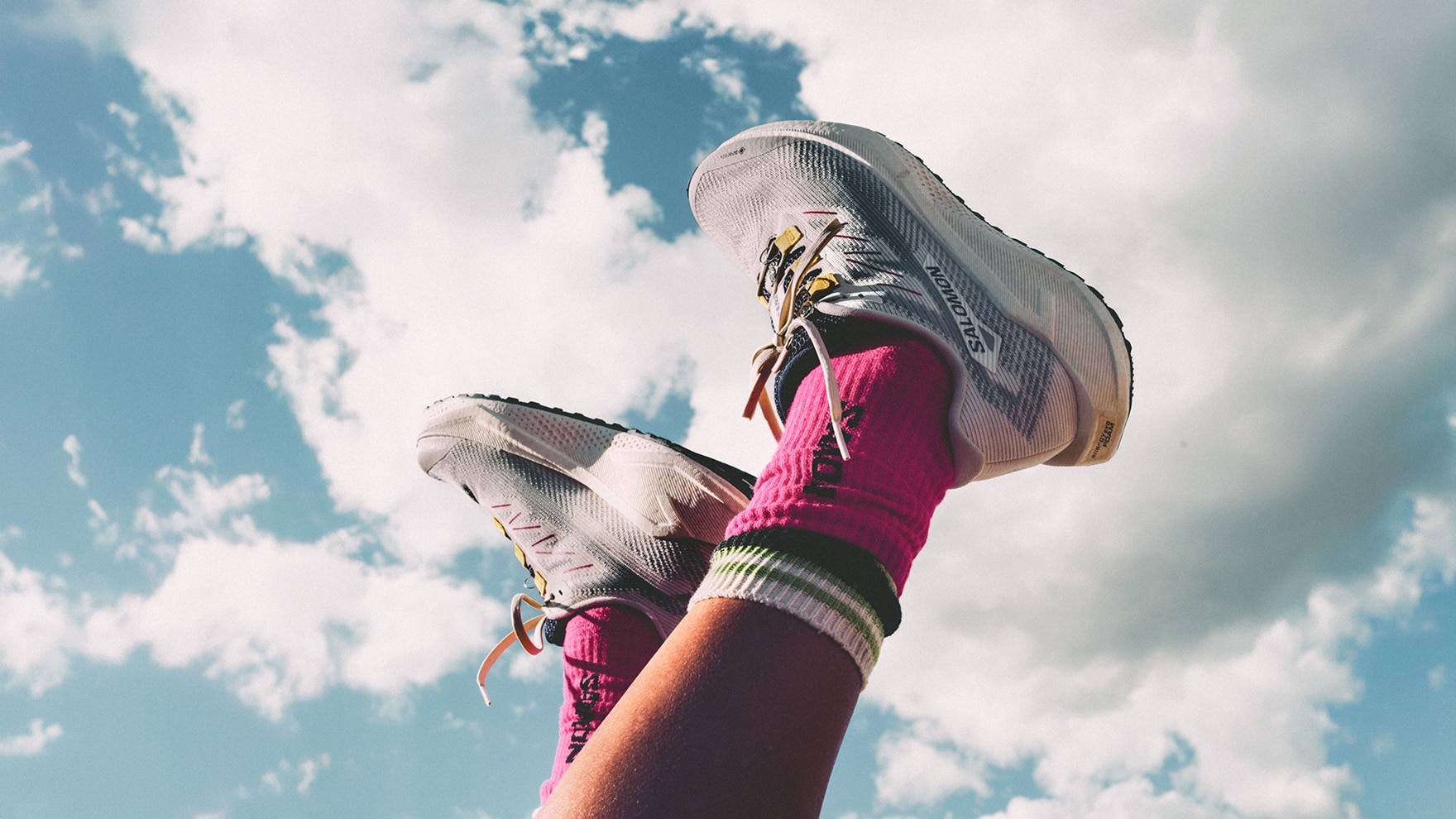 Bergwelten - 1 von 2 Paaren Gravel-Running-Schuhe von Salomon