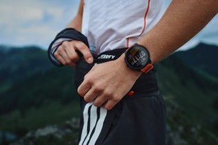 Bergwelten - Suunto Race 2 Sportuhr
