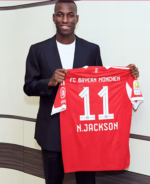 FC Bayern - Trikot, signiert von Nicolas Jackson