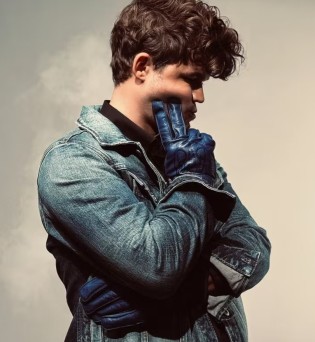 G-STAR - G-Star-Jeansjacke mit Webkanten signiert von Magnus Carlsen im Wert von 400 Euro