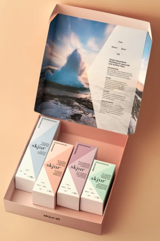 Tirolerin - 9 exklusive Geschenkboxen von skjur® im Wert von je 107,80 € – gefüllt mit Tagescreme, Nachtcreme, Augencreme & Reinigungsschaum