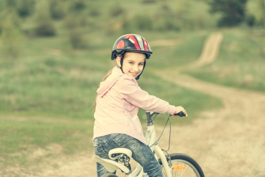 WIR LEBEN nachhaltig - eine von 10 Finn Handyhalterungen und 1 Woom Kinderhelm in schwarz, Größe XS