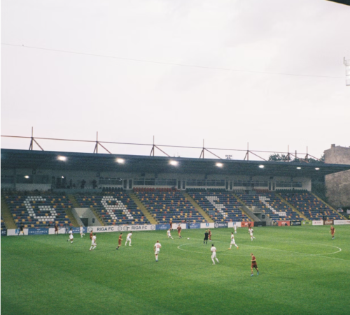 Wochenspiegel - 5x 2 Karten für das Fußball-Heimspiel SV Elversberg  gegen Holstein Kiel   am 27.09.25   in der Ursapham-Arena (Spiesen-Elversberg)