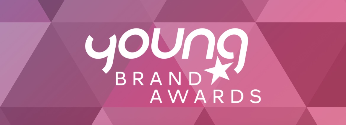 Youngcom - 2 x € 500,-- 4 x € 250,-- 10 x € 100,-- und einmal € 333,- Zudem 20 Karten für die Verleihung der YoungBrandawards 2025  am 30.10.2025 in München