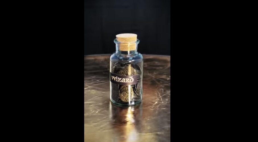 AMIGO - eine Reise nach England für zwei Personen im Gesamtwert von 2.000 €, (inkl. Flug und Hotel mit Frühstück). Dauer der Reise: 3 Tage,10 Wizard-Fanpakete