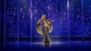 Hallo München - 2 x 2 Tickets für „Die CHER Show“ am Mittwoch, den 25. Februar 2026 um 19:30 Uhr im Deutschen Theater München