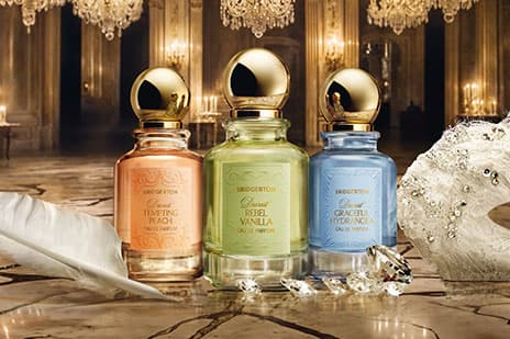 Müller - 1 von 10 Bridgerton ProduktpaketenJedes Gewinnpaket enthält eine limitierte Auswahl der Bridgerton-Duftkollektion