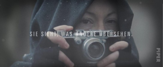 Piper Verlag - eine LEICA Sofort 2 Kamera in Rot