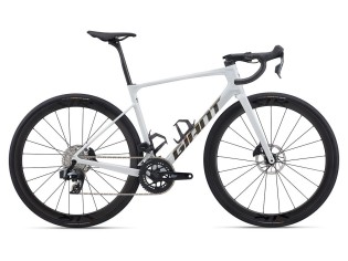 Rennrad-News.de - Giant Defy Advanced Pro 1 Endurance-Rennrad im Wert von 4.999 €