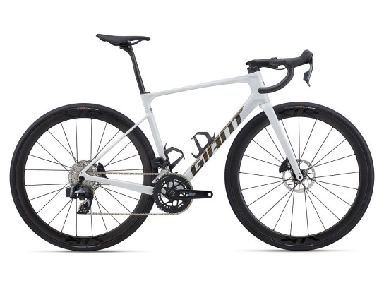 Rennrad-News.de - Giant Defy Advanced Pro 1 Endurance-Rennrad im Wert von 4.999 €