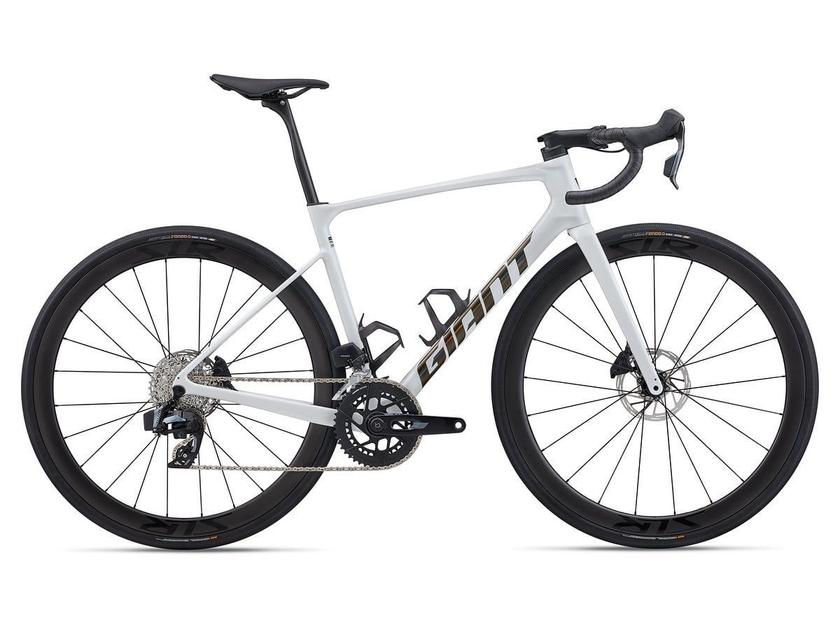 Rennrad-News.de - Giant Defy Advanced Pro 1 Endurance-Rennrad im Wert von 4.999 €