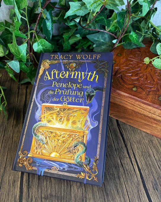 dtv - 1 Buch ›Aftermyth – Penelope und die Prüfung der Götter‹ und ein Schmuckkästchen aus Holz.5x das Buch und das digitale Hörbuch von ›Aftermyth – Penelope und die Prüfung der Götter‹.