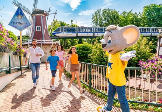 Europa-Park Erlebnisaufenthalt für vier Personen in einem Familienzimmer der sechs parkeigenen 4-Sterne-(Superior-) Erlebnishotels .2 x 4 Eintrittskarten (Kategorie „Erwachsene“) für den Europa-Park zum Gewinn