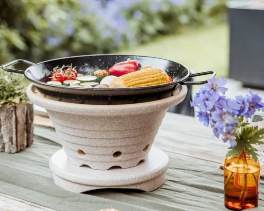 Frau im Leben - 2 x 1 Bratfeuer mit Untersatz oder 1x Feuerschale XL von DENK Keramik (Einloggen notwendig)