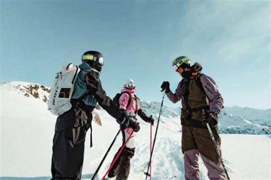 SCOTT Sports - ein SCOTT Vertic GORE-TEX® 3-Layer Jacke und der SCOTT Vertic GORE-TEX® 3-Layer Hosen