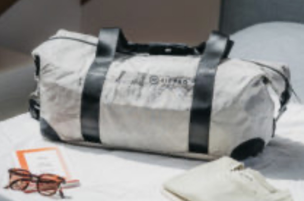 The Fast and the Luxurious - einen grauen Weekender von Airpaq im Wert von 189 €