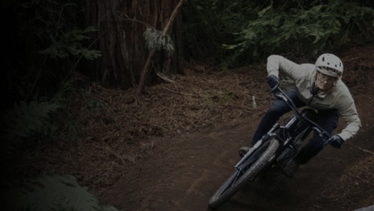 Aventon - 1x Trekking E-Bike Modell „Trava ADV“, 1x E-MTB Modell „Current ADV“