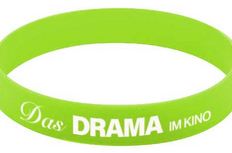 Musical Cocktail - 2 x 1 Fanpaket zum Film "Das Drama - Noch mal auf Anfang" (Buttonherz, Silikonarmband, T-Shirt)