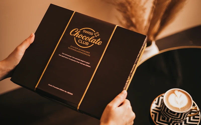 Swiss Chocolate Club - 20 x eine stilvoll verpackte Edition mit 6-8 ausgewählten Schweizer Schokoladenprodukten