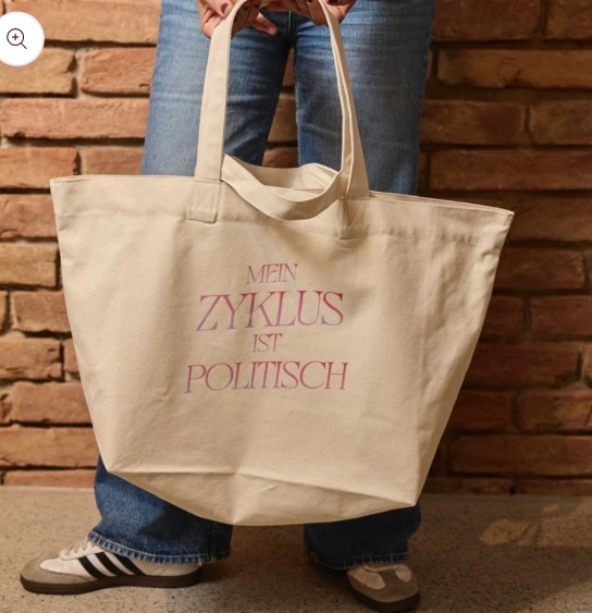 funk tank - Tasche aus der aktuellen Kollektion gefüllt mit Beauty-Produkten