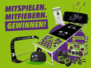 Kleiner Feigling - 1x das volle Party-Upgrade mit Beerpong-Tisch, Kleiner Feigling JBL-Musikbox, 5x Kleiner Feigling Fußball-Pakete – mit Tor, Sonnenbrillen, Cap, Adiletten und Socken,10x Mix-Bringseln zum feiern und Anstoßen