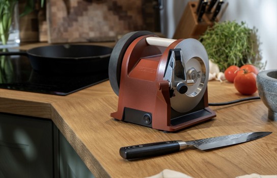 MANN - T-1 Kitchen Knife Sharpener Messerschleifmaschine in Swedish Red