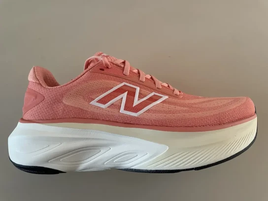 Runtimes - New Balance Fresh Foam More v6 im Wert von 170 €