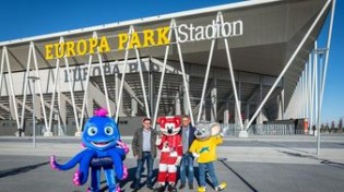 SUPERillu - Zwei Übernachtungen für zwei Personen vom 15. bis 17. Mai 2026 im Europa-Park, Eintritt in den Park und Tickets für den SC Freiburg