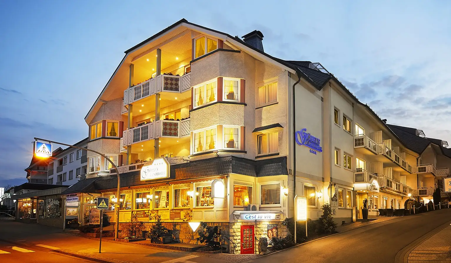 Urlaub-Tipps.Reise - einen Aufenthalt für 2 Erwachsene + 2 Kinder im 4-Sterne-Göbel’s Landhotel in Willingen inkl. 2 x ÜN inkl. Frühstück, freie Nutzung des 1.000 qm Mountain SPA, Erlebnispaket für die ganze Familie