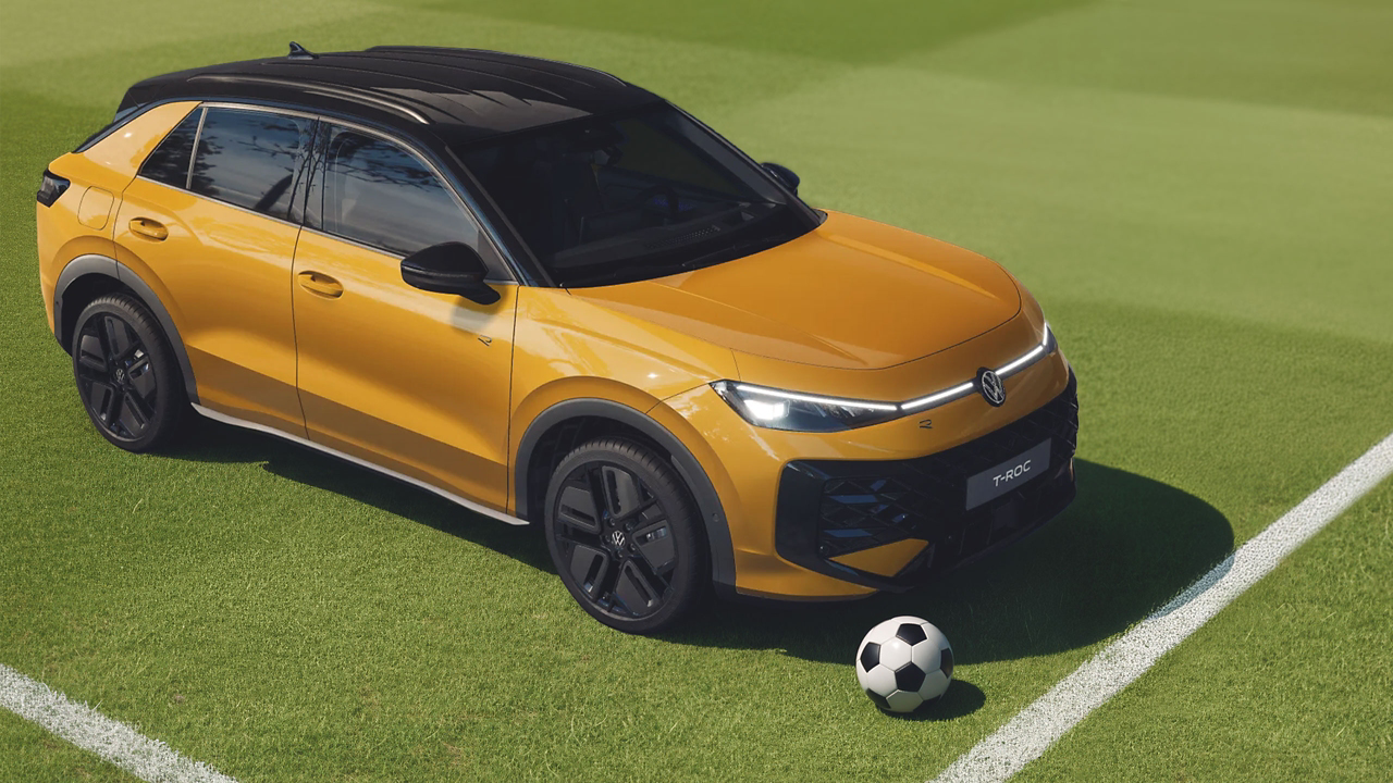 Volkswagen - einen T-Roc, 6 x 2 Gutscheine für eine Erlebnisreise nach Schweden, jeweils ein Set aus einem signierten Ball und einem signierten Trikot der deutschen Männer und Frauen Fußballnationalmannschaft, Tickets für Länderspiele