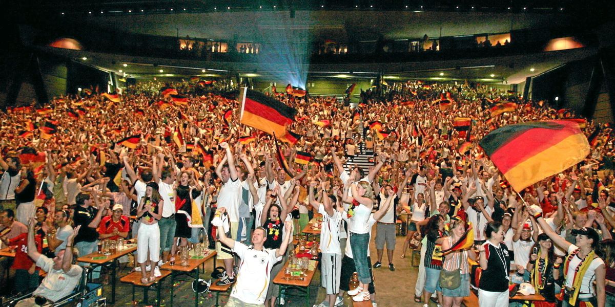 Allgäuer Zeitung - aktuelles Heim-Trikot der deutschen Nationalmannschaft