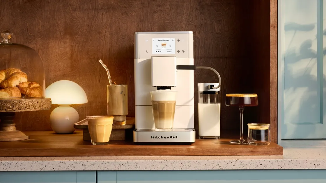 AW Magazin - KitchenAid Kaffeevollautomaten KF4 (Modell 5KES8454) Porcelain White im Wert von 1.049 € UVP