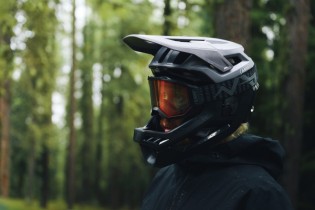 Bergstolz - Mountainbike-Helm Abus Targon in der Farbe Schwarz und in Wunschgröße